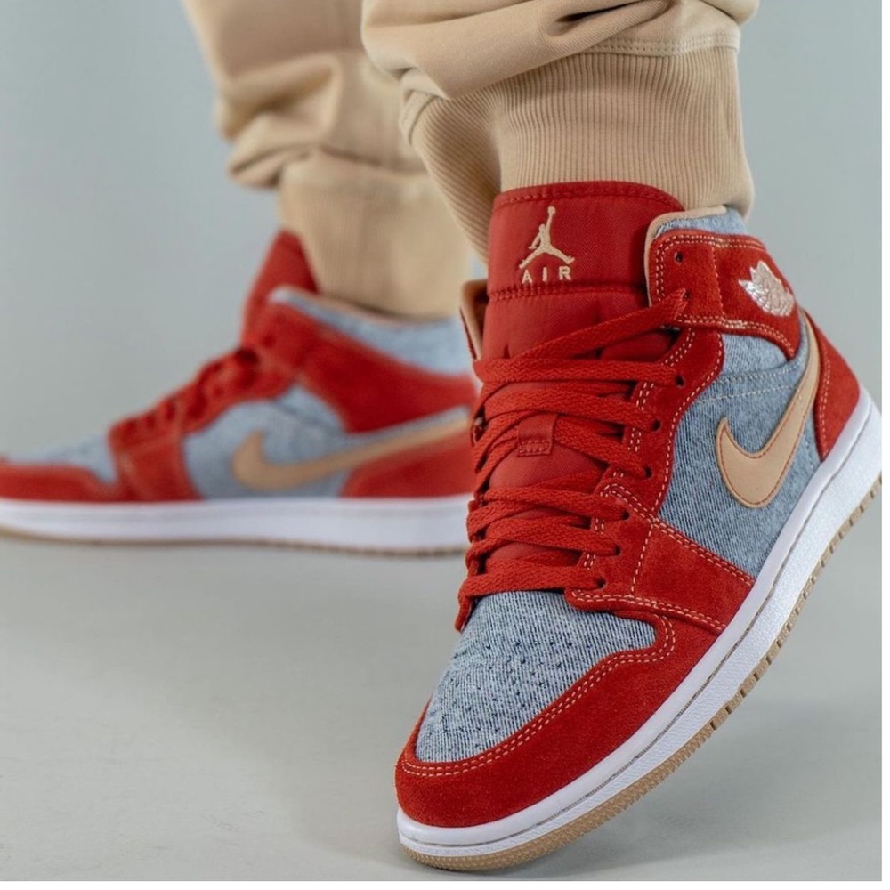 Air Jordan 1 Mid “Denim”, Men’s/Youth Size 5, Women’s 6.5 - Picture 3 of 15